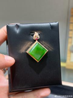 十五【和田玉】18k金镶碧玉吊坠